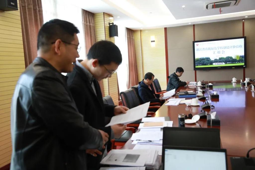 双腿中间被吸到发软的感觉