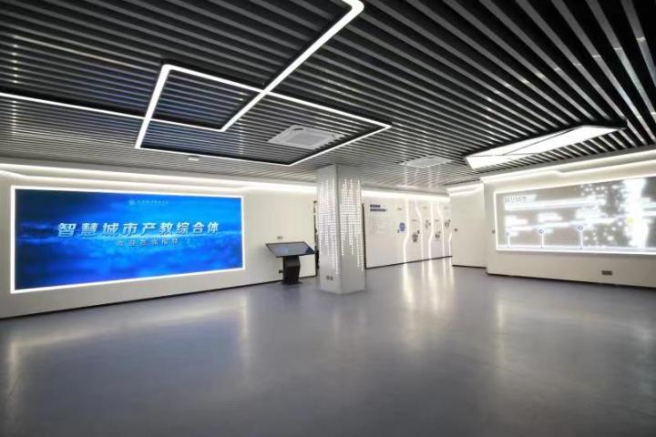 双腿中间被吸到发软的感觉