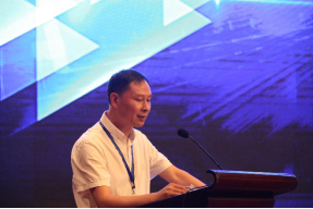 双腿中间被吸到发软的感觉