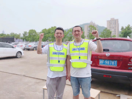 双腿中间被吸到发软的感觉