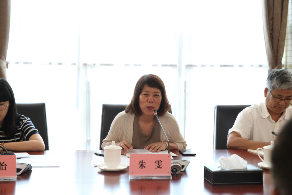 双腿中间被吸到发软的感觉