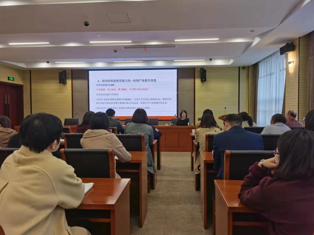 双腿中间被吸到发软的感觉