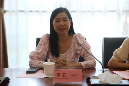 双腿中间被吸到发软的感觉