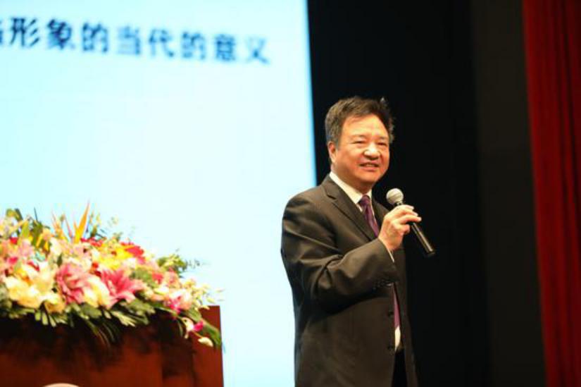 双腿中间被吸到发软的感觉