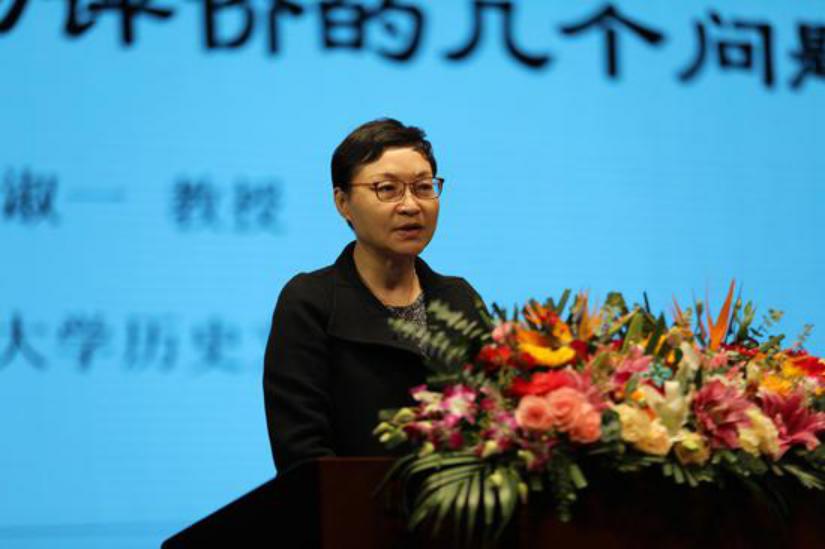 双腿中间被吸到发软的感觉