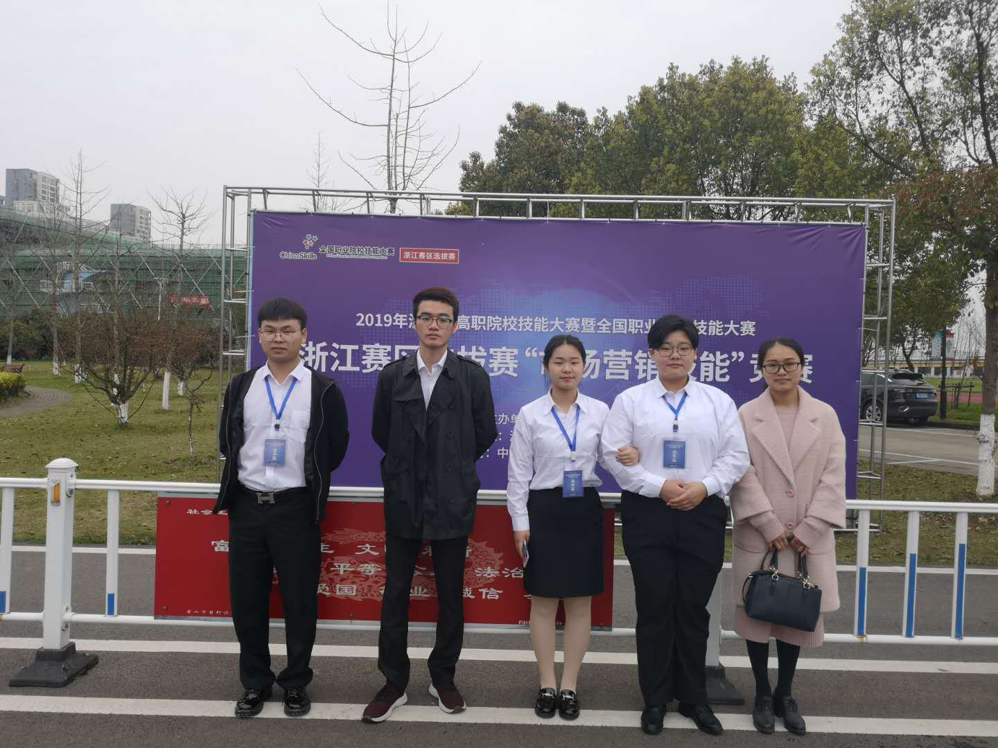 双腿中间被吸到发软的感觉