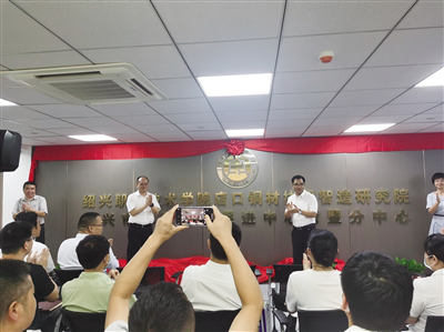 双腿中间被吸到发软的感觉