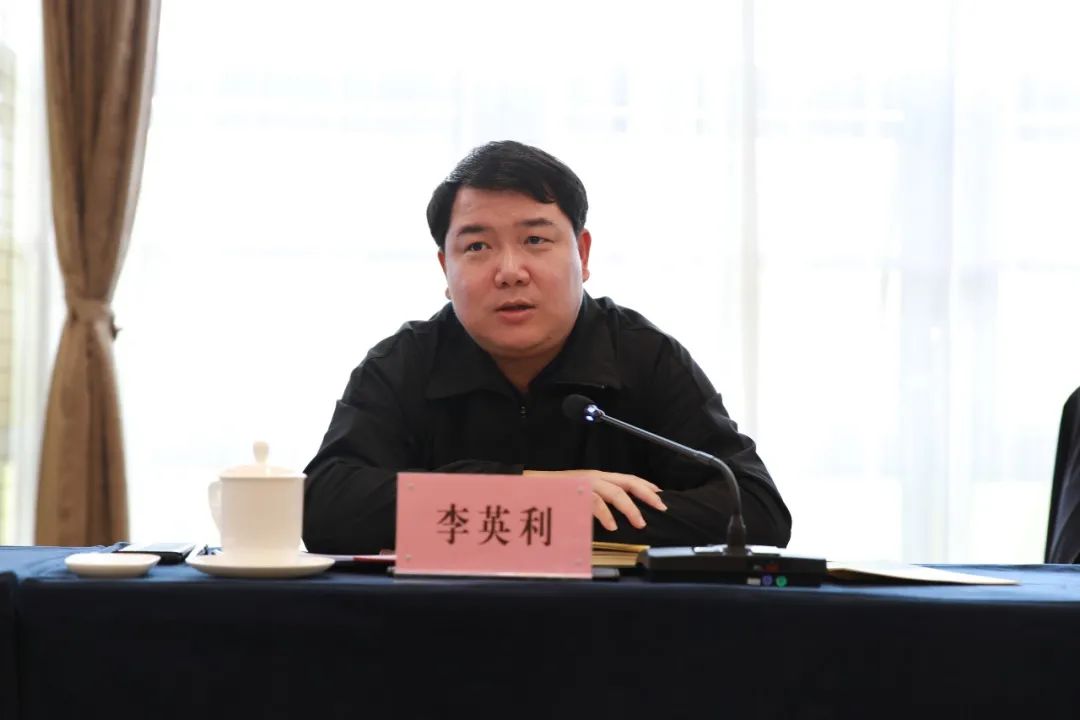 双腿中间被吸到发软的感觉