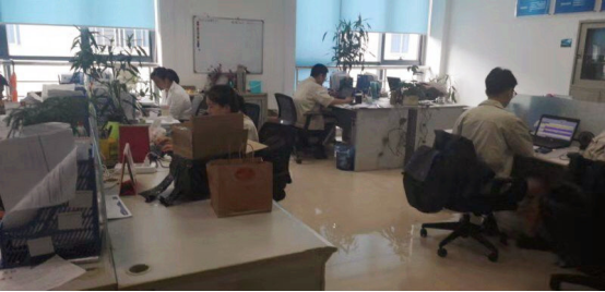 双腿中间被吸到发软的感觉