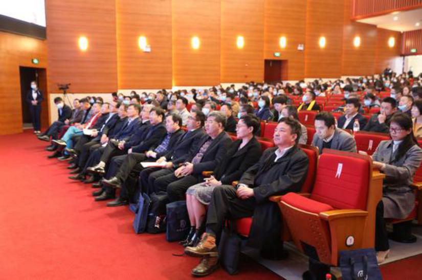 双腿中间被吸到发软的感觉