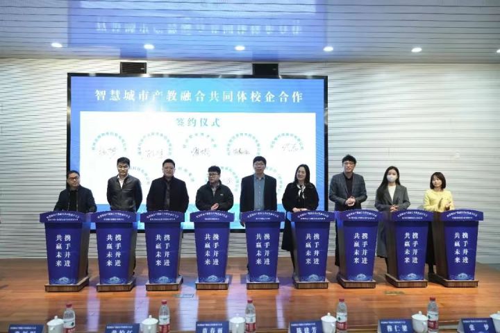 双腿中间被吸到发软的感觉