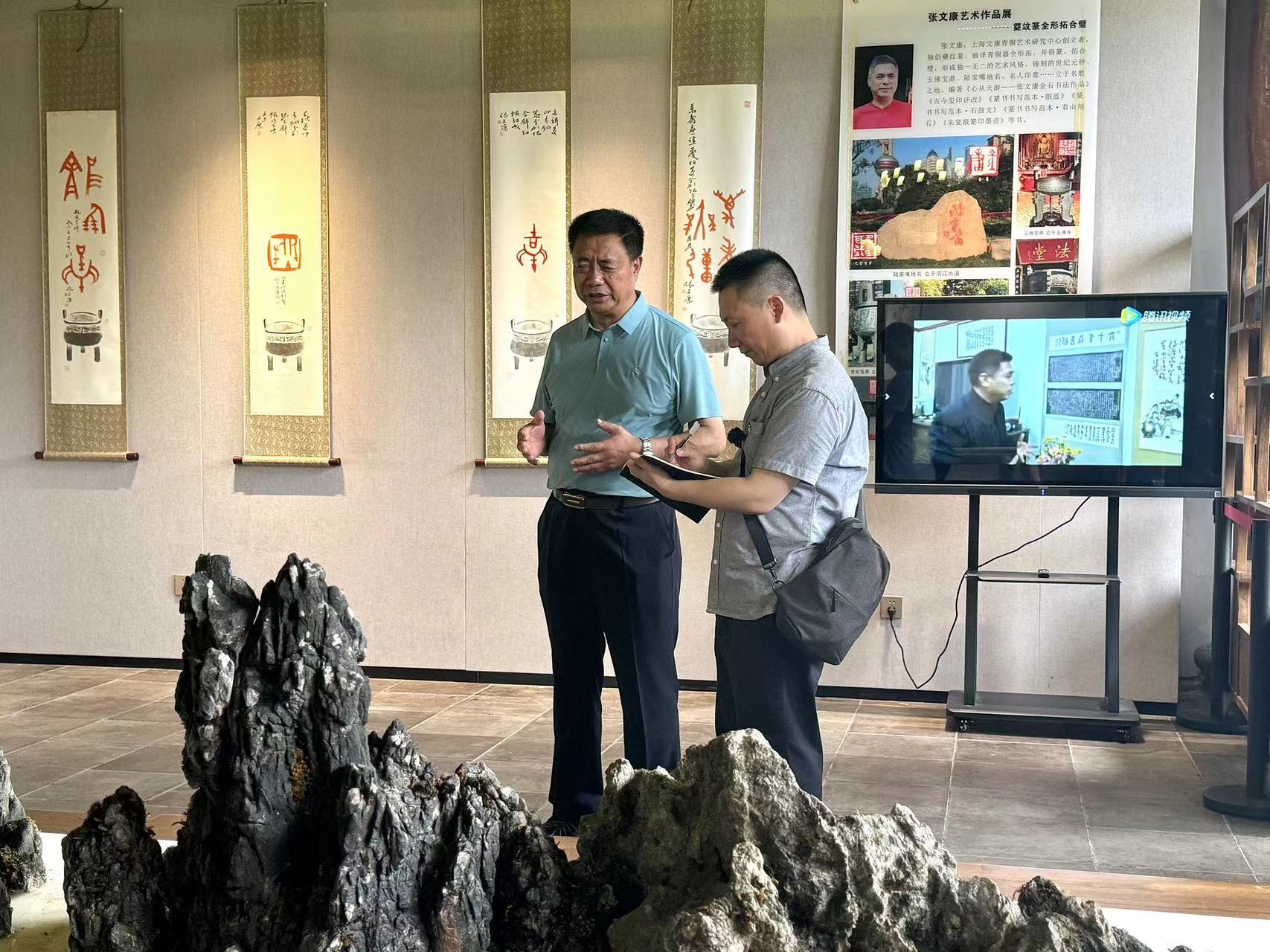 双腿中间被吸到发软的感觉