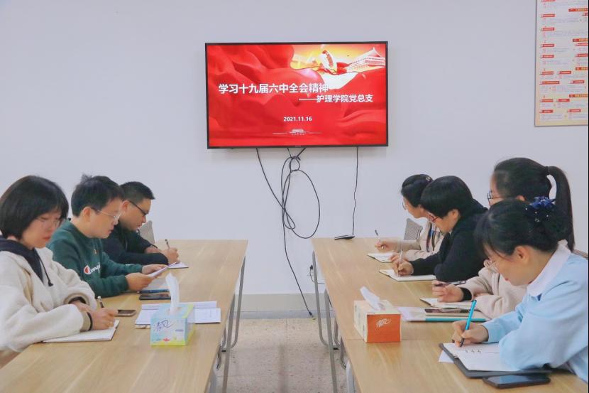 双腿中间被吸到发软的感觉