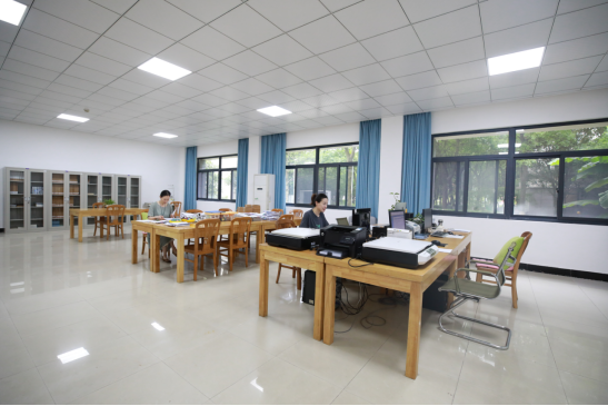 双腿中间被吸到发软的感觉