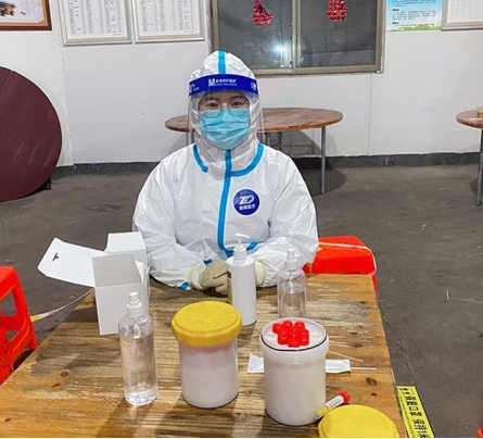 双腿中间被吸到发软的感觉