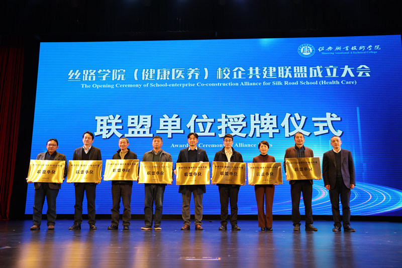 双腿中间被吸到发软的感觉