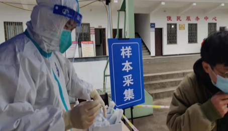 双腿中间被吸到发软的感觉
