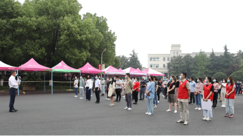双腿中间被吸到发软的感觉