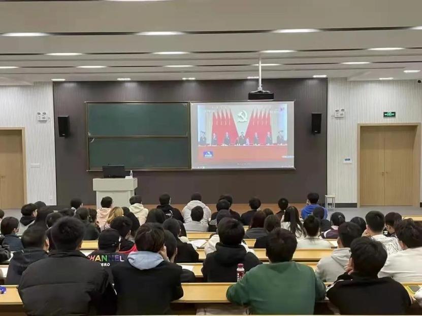 双腿中间被吸到发软的感觉