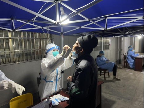 双腿中间被吸到发软的感觉