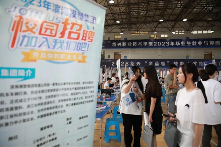 双腿中间被吸到发软的感觉