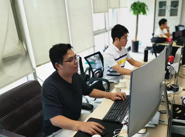 双腿中间被吸到发软的感觉