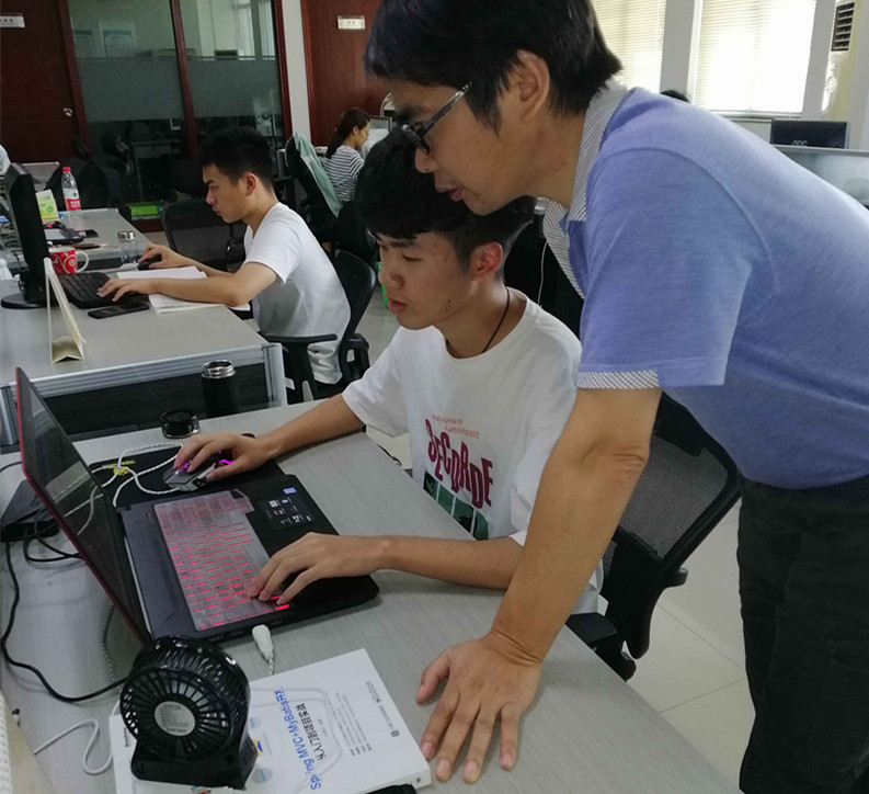 双腿中间被吸到发软的感觉