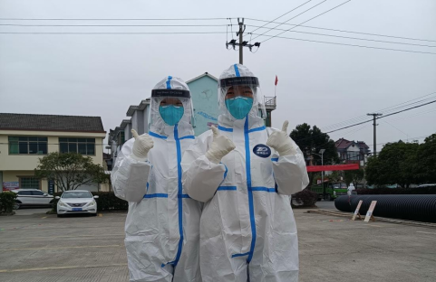 双腿中间被吸到发软的感觉
