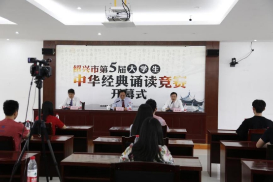 双腿中间被吸到发软的感觉