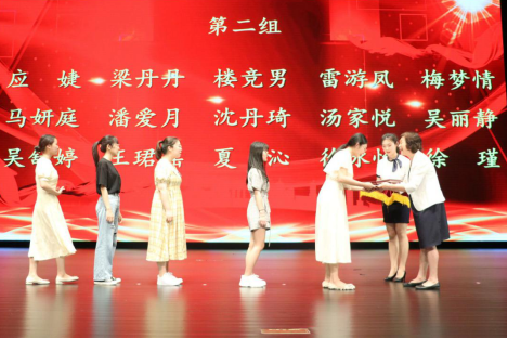 双腿中间被吸到发软的感觉