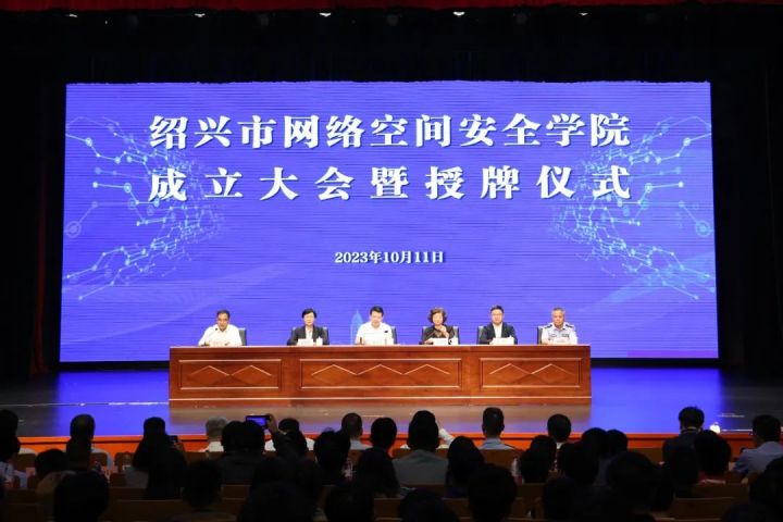 双腿中间被吸到发软的感觉