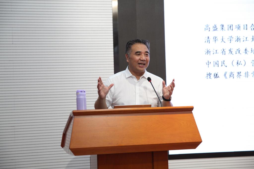 双腿中间被吸到发软的感觉