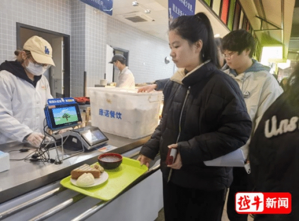 双腿中间被吸到发软的感觉
