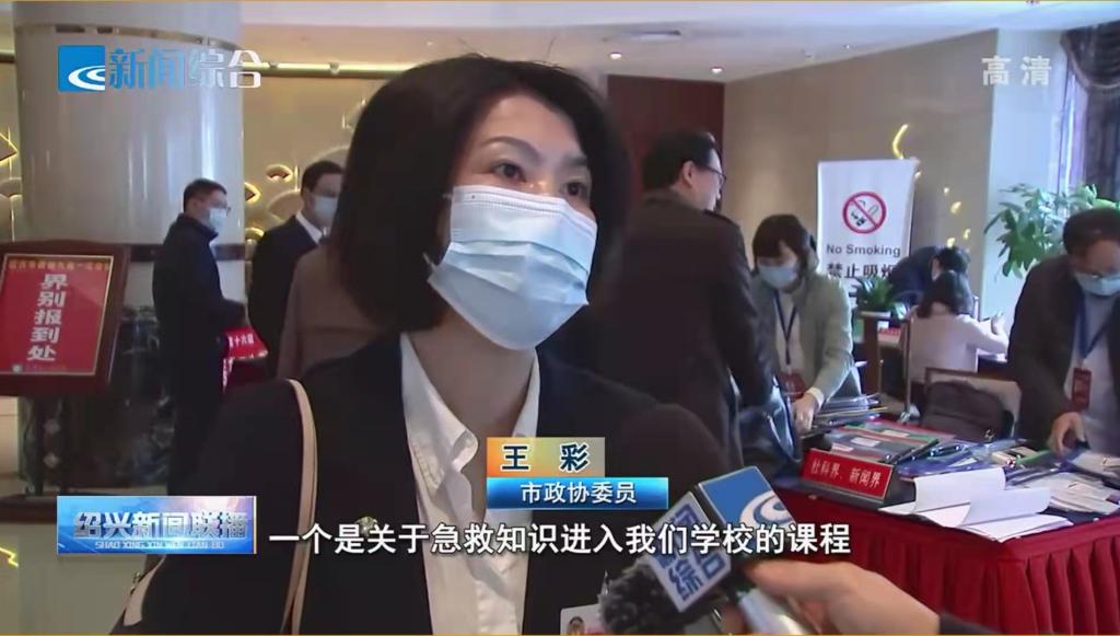 双腿中间被吸到发软的感觉