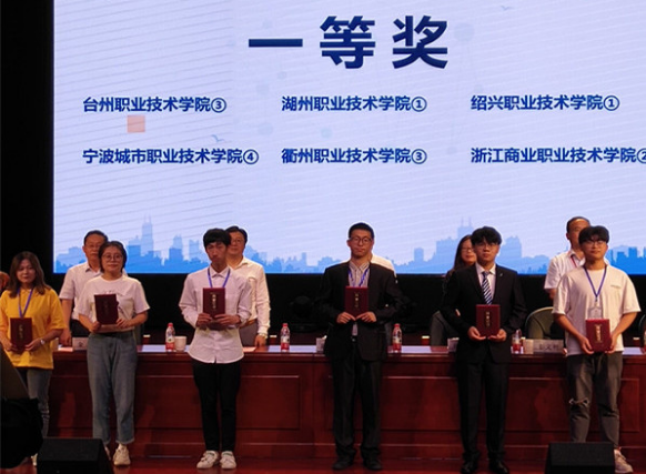 双腿中间被吸到发软的感觉