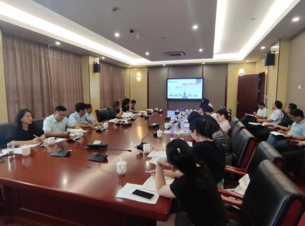 双腿中间被吸到发软的感觉