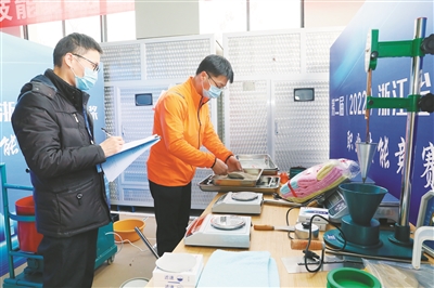 双腿中间被吸到发软的感觉