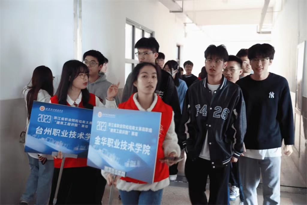 双腿中间被吸到发软的感觉