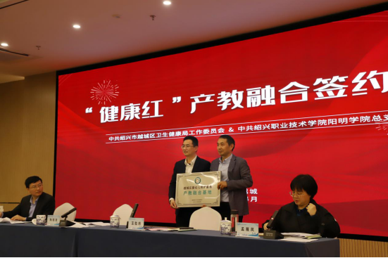双腿中间被吸到发软的感觉