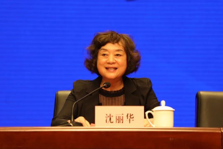 双腿中间被吸到发软的感觉