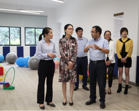 双腿中间被吸到发软的感觉