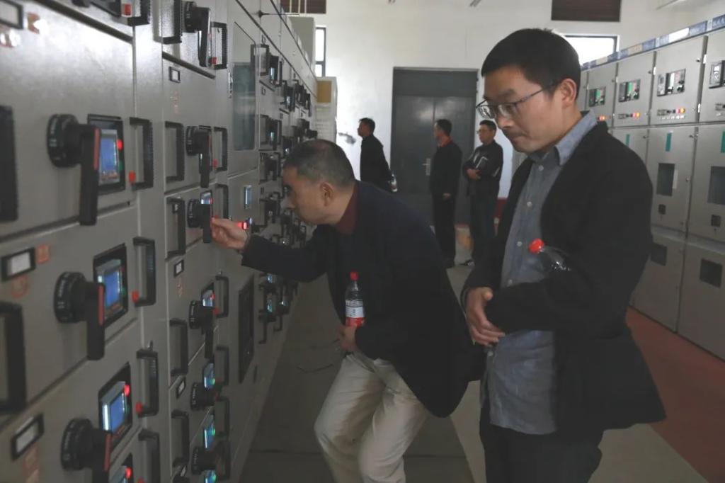 双腿中间被吸到发软的感觉