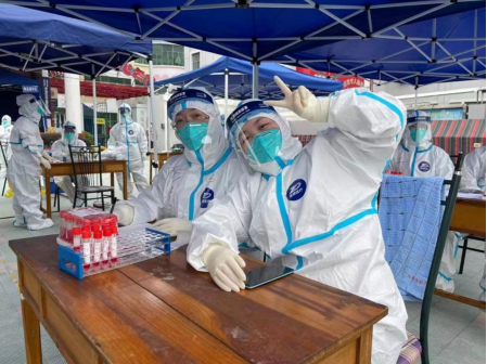双腿中间被吸到发软的感觉