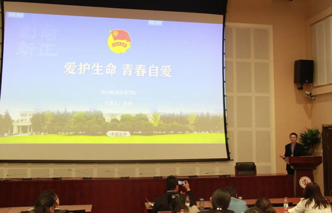 双腿中间被吸到发软的感觉
