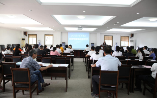 双腿中间被吸到发软的感觉