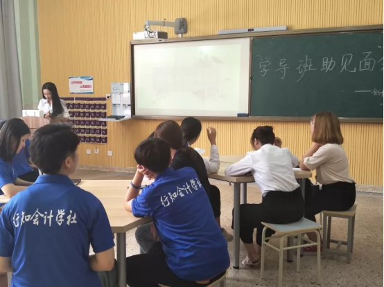 双腿中间被吸到发软的感觉