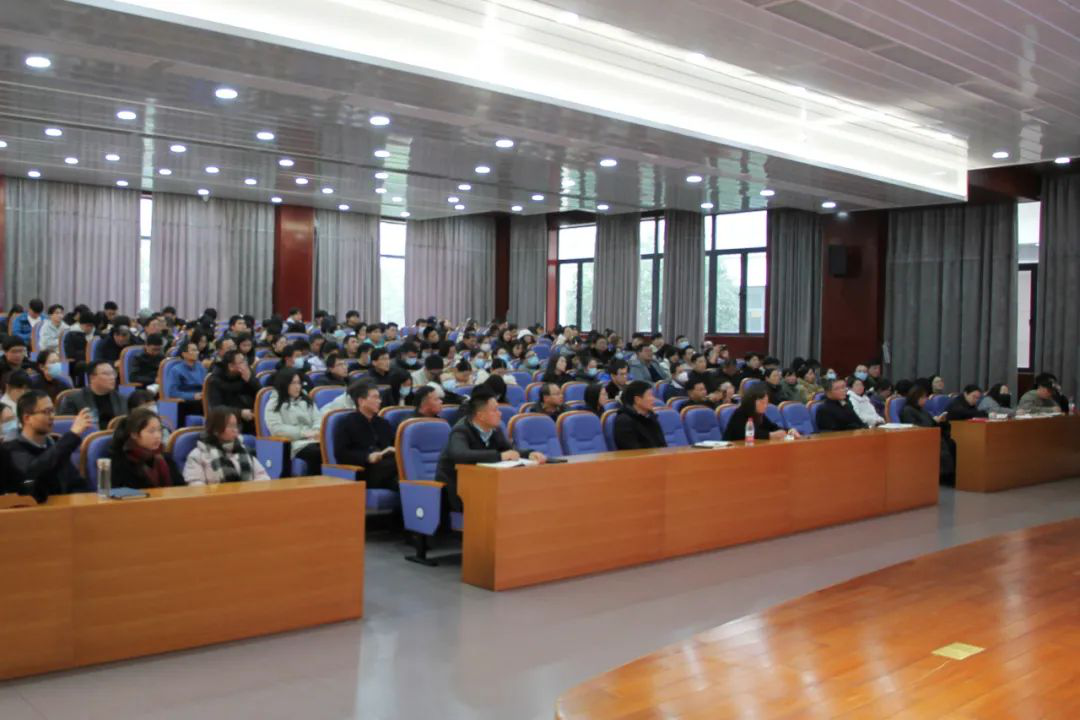 双腿中间被吸到发软的感觉