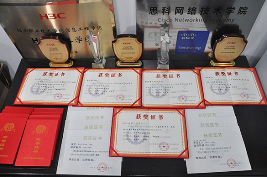 双腿中间被吸到发软的感觉