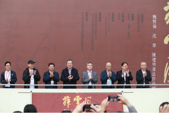 双腿中间被吸到发软的感觉