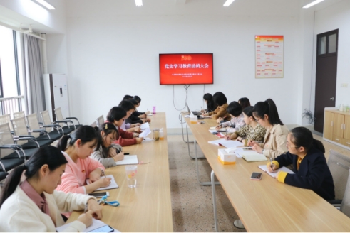双腿中间被吸到发软的感觉